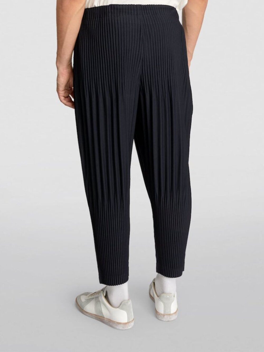 HOMME PLISSÉ ISSEY MIYAKE Pleated Tapered Trousers in Navy | Size:1 - Picture 11 of 11